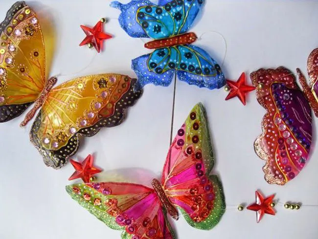 Украсьте бабочки, используя акриловые краски и бисер