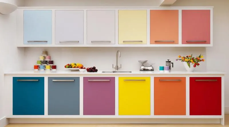 Сочетание разных цветов в кухне