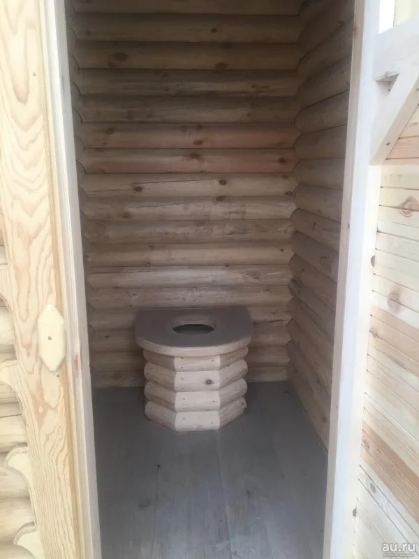 Дачный туалет внутри