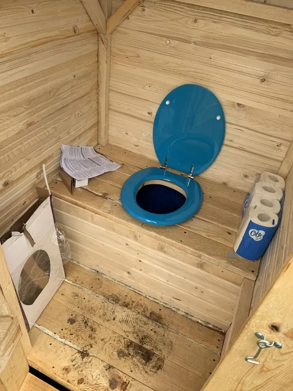 Отделка туалета на даче внутри