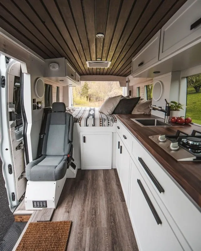 Кемпер Futuria (Motorhome)