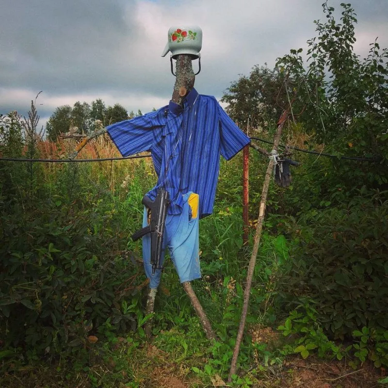 Летающее пугало на огороде