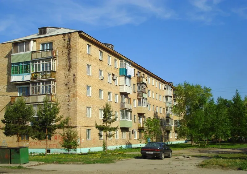 Пятиэтажный кирпичный дом