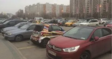 Парковка при ТРЦ Маркос-Молл