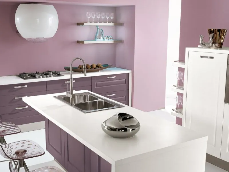 Кухня в хрущевке в фиолетовом цвете
