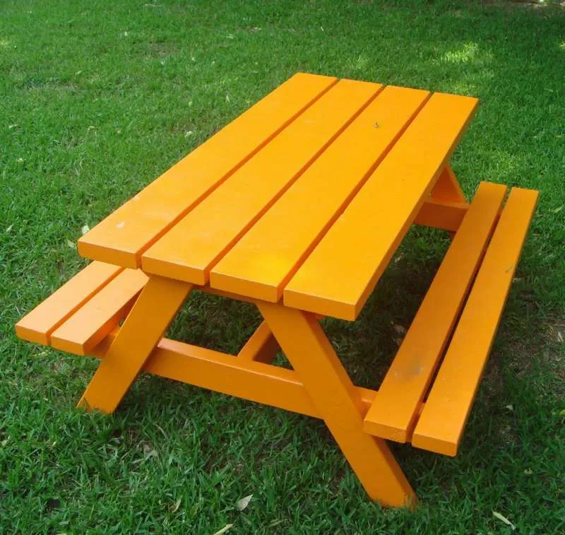 стол со скамейками для пикника