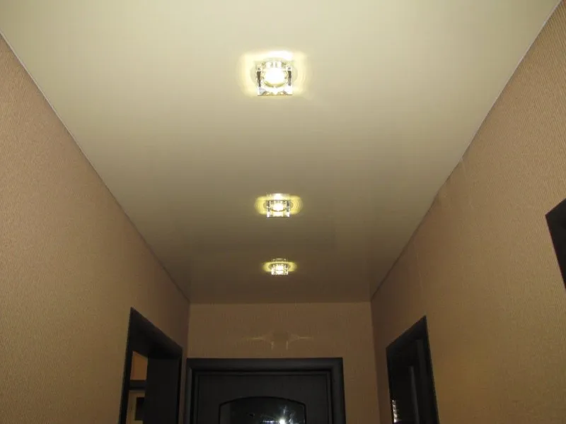 Лампочки в коридор на натяжной потолок