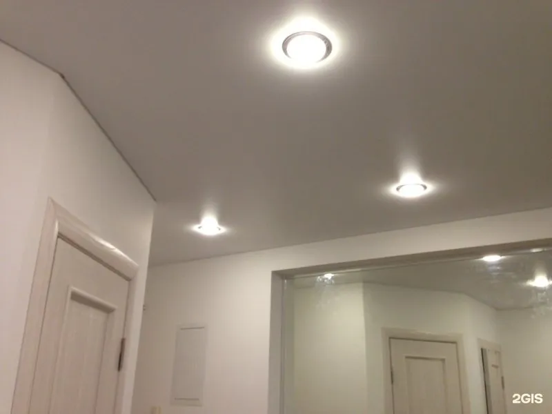 Расположение светильников на потолке в коридоре