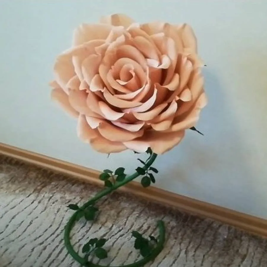 ростовая роза из гофрированной бумаги