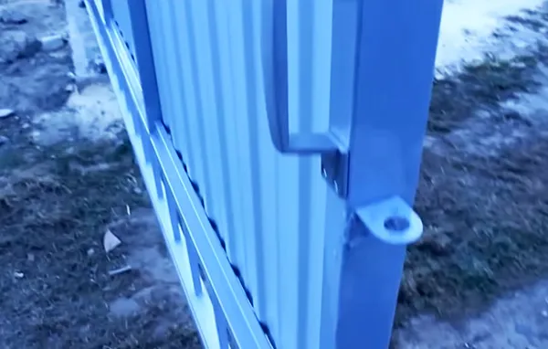 Проушина для замка и ручка Проушина для замка и ручка