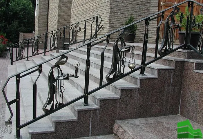 ограждения лестниц из металла