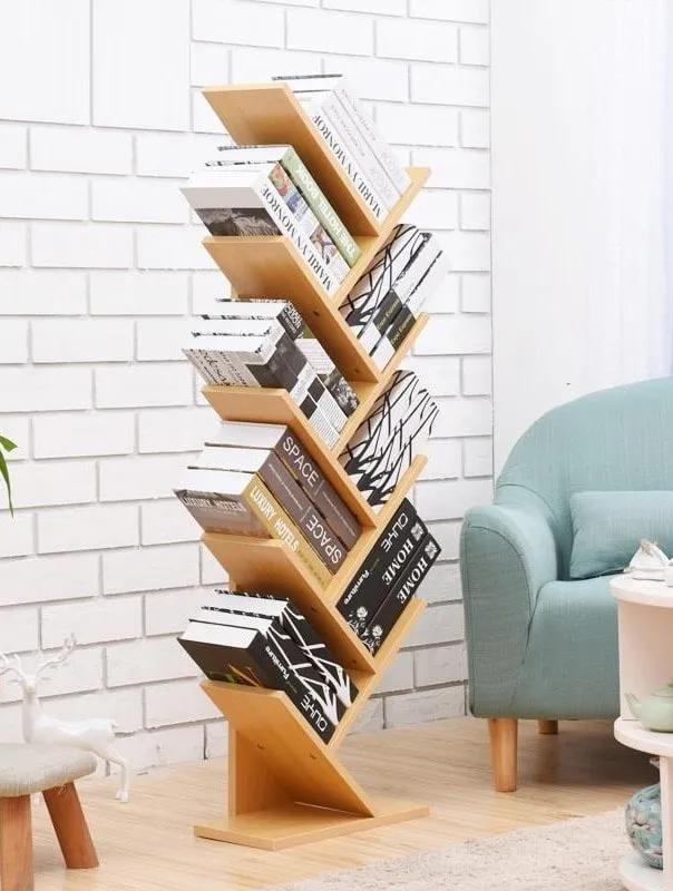 полки для книг в форме елочки в интерьере