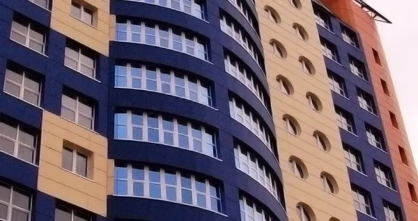 Фиброцементные панели используют для облицовки частных загородных и высотных домов, общественных и производственных зданий