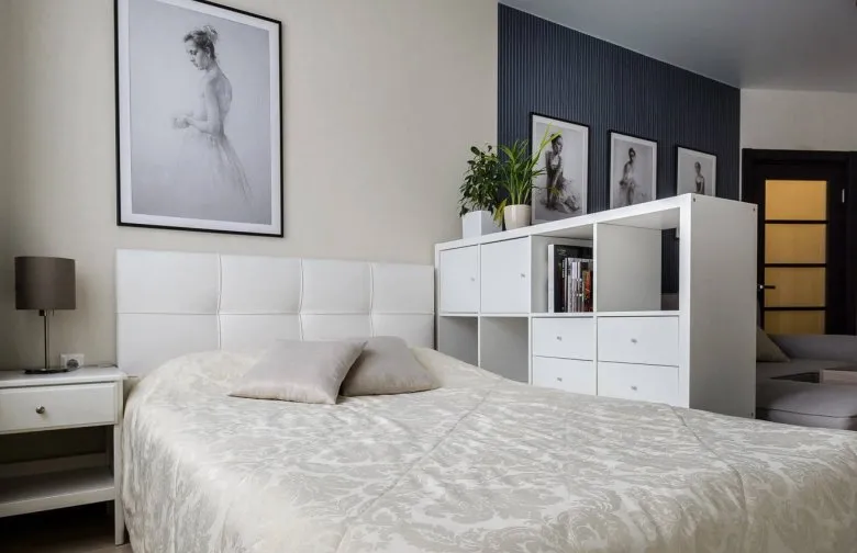 Двуспальная кровать в однокомнатной квартире