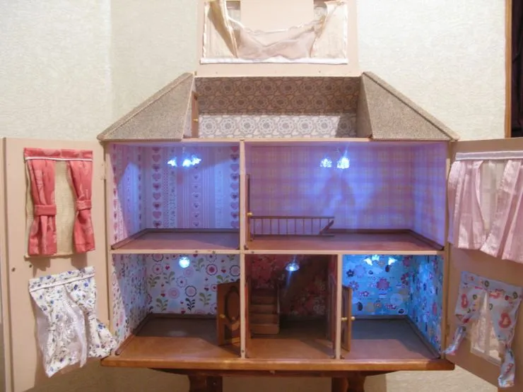 Домик для кукол своими руками ( фото процесса): из коробки и фанеры