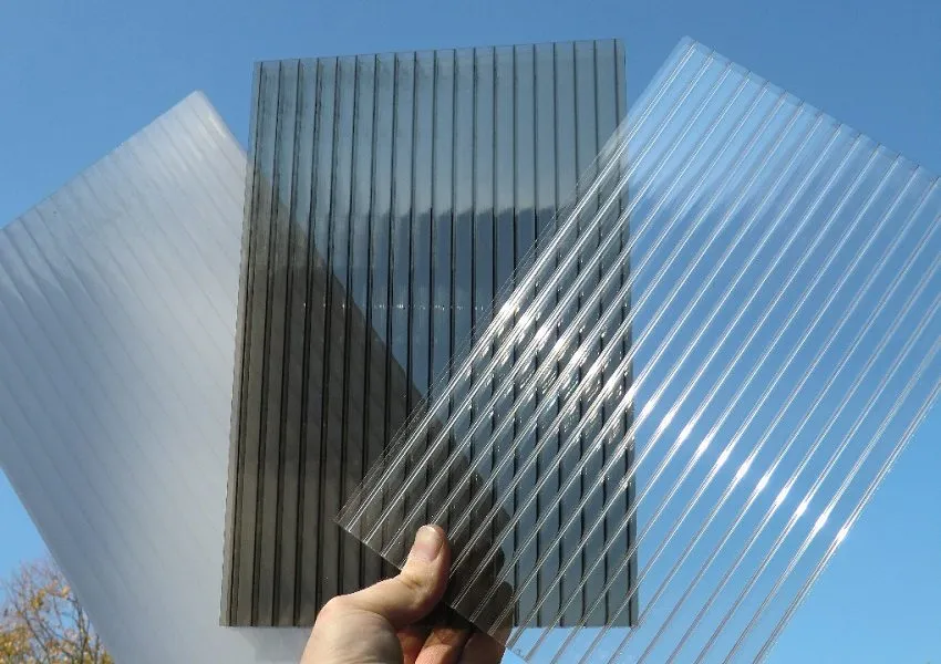 Прозрачный сотовый поликарбонат - подходящий материал для обустройства теплицы