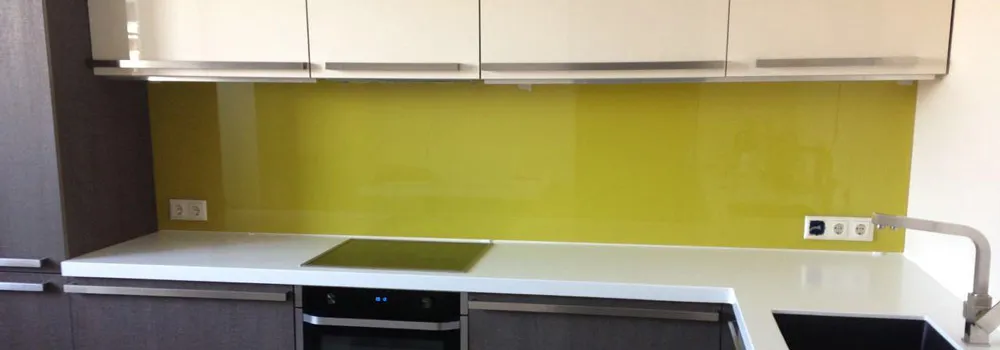 болотно-зеленый цвет скинали на кухне