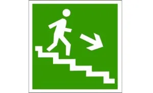Табличка указывает, что дойти до выхода можно, спустившись вниз по лестнице