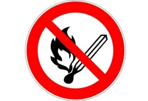 Табличка запрещает применение открытого огня