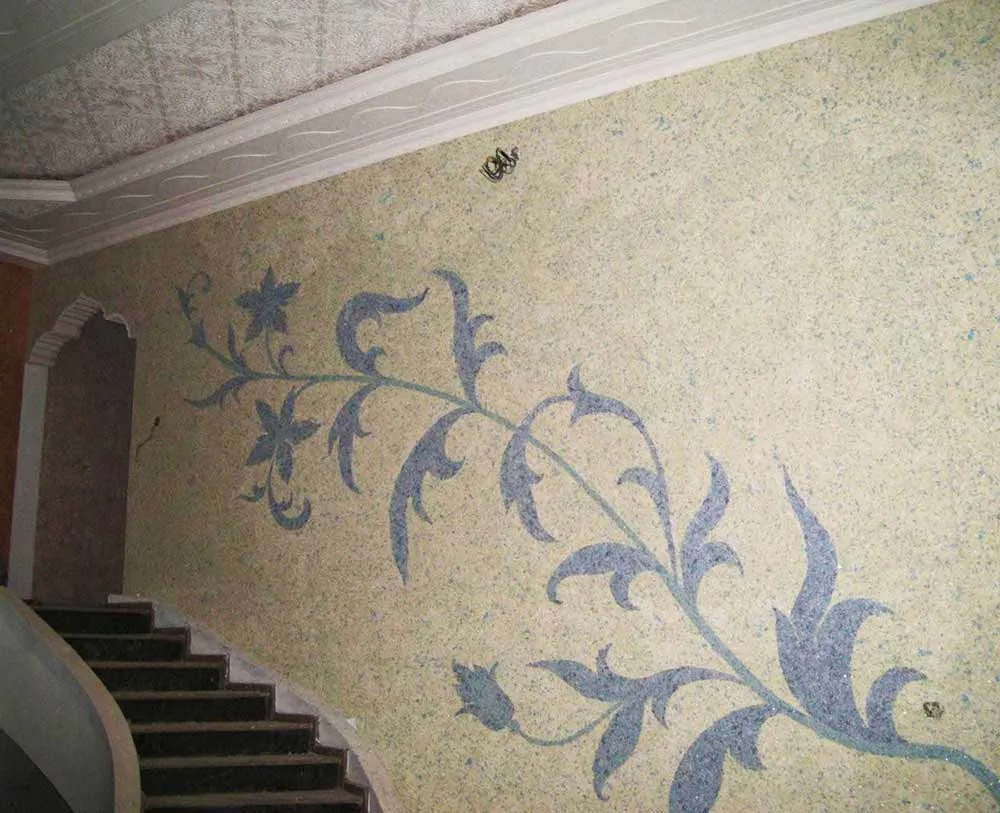 Рисунки жидкими обоями на лестнице