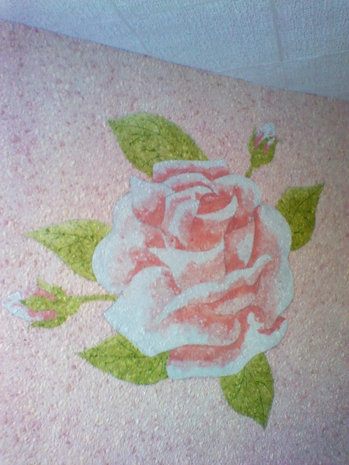 Рисунок розы жидкими обоями
